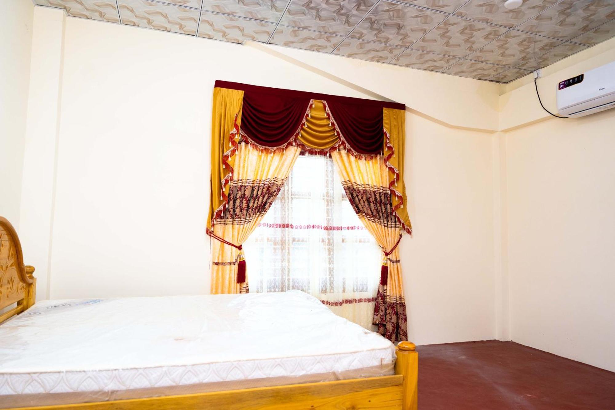 Pgs Hall Jaffna Esterno foto