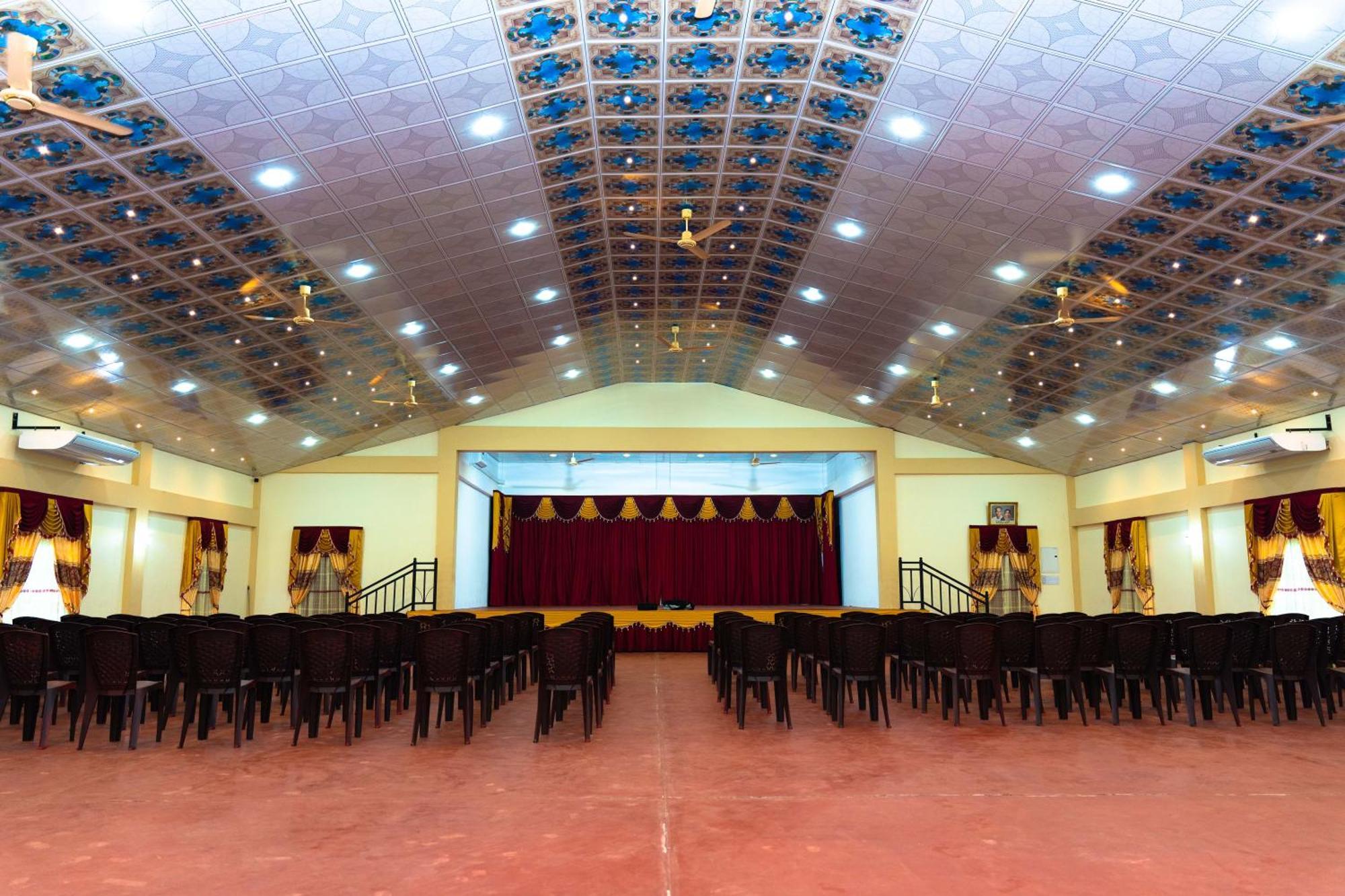 Pgs Hall Jaffna Esterno foto