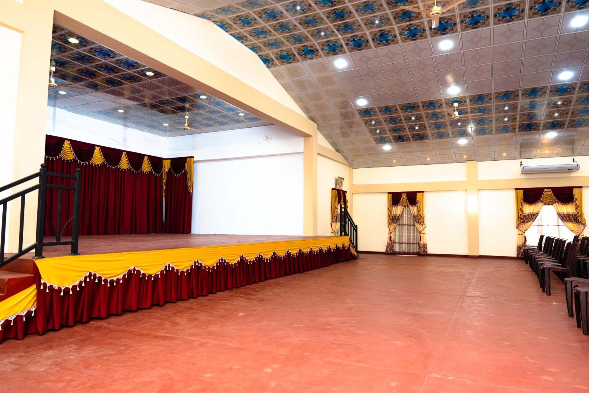 Pgs Hall Jaffna Esterno foto